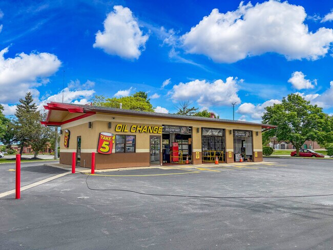 Plus de détails pour 17780 Bagley Rd, Cleveland, OH - Commerce de détail à vendre