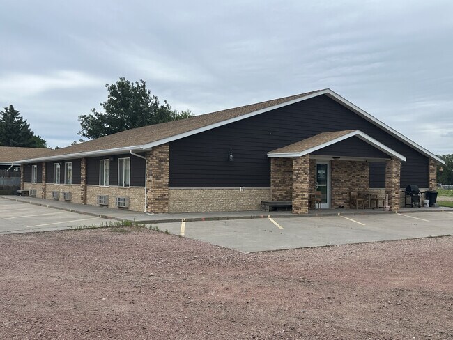 Plus de détails pour 821 E 7th St, Platte, SD - Services hôteliers à vendre