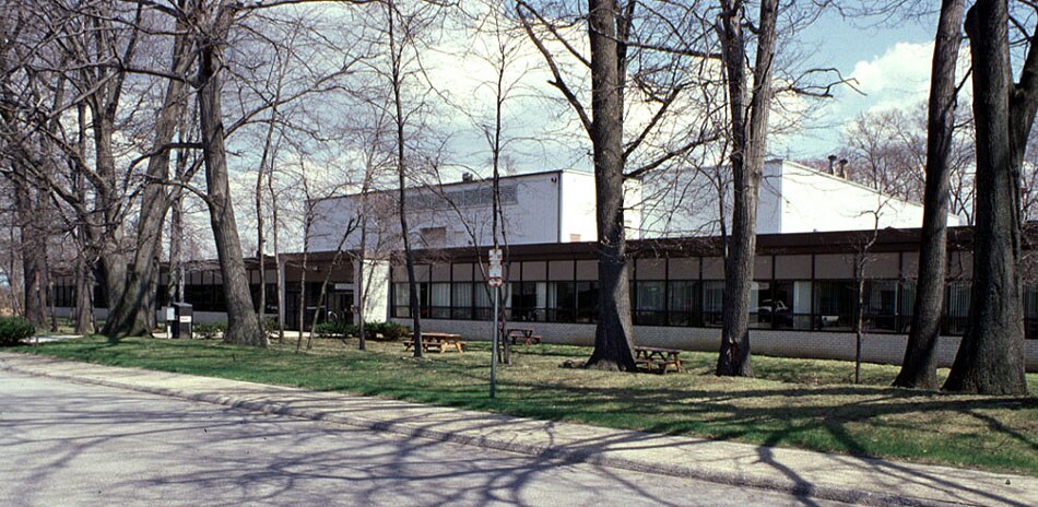 100 Grasslands Rd, Elmsford, NY à louer - Photo du bâtiment - Image 3 de 6