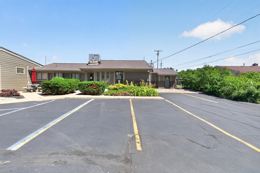 5685 Highland Rd, Waterford, MI for sale - Building Photo - Image 2 of 38