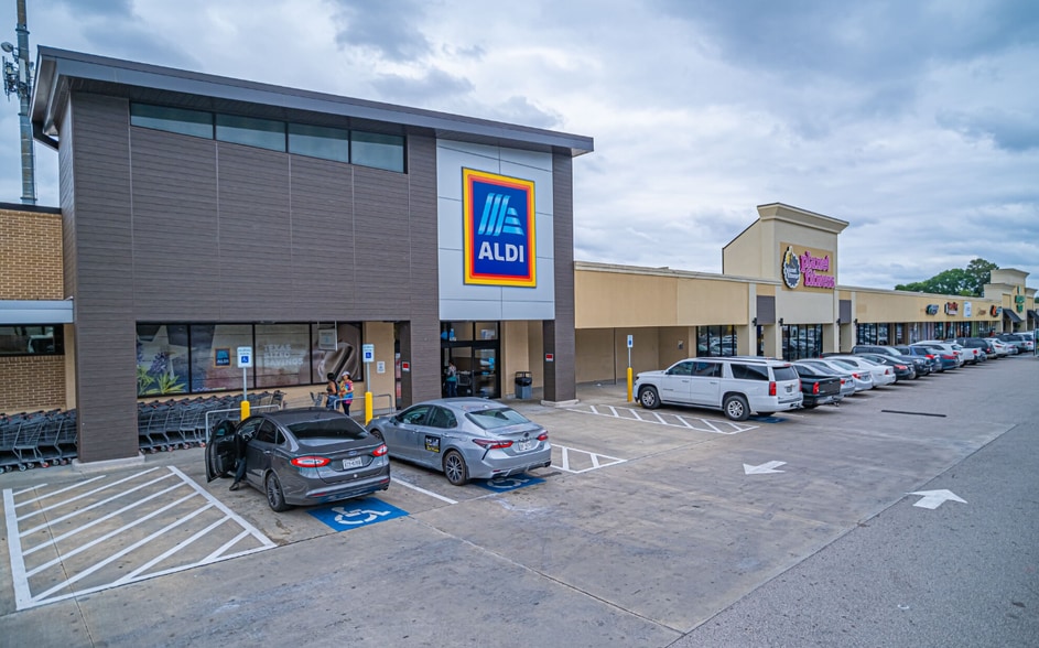 3800 N Shepherd Dr, Houston, TX for lease - Building Photo - Image 2 of 4