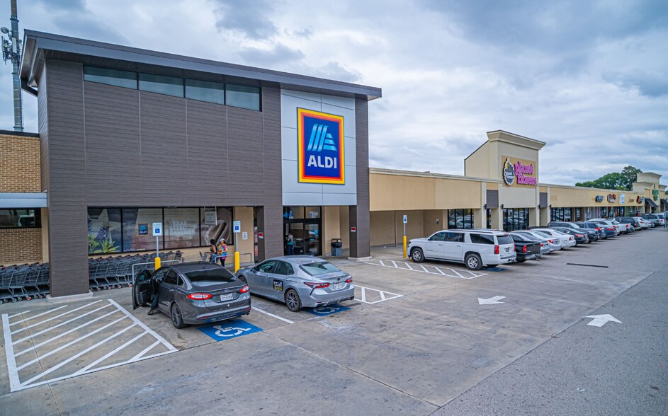 3800 N Shepherd Dr, Houston, TX à louer - Photo du bâtiment - Image 2 de 4