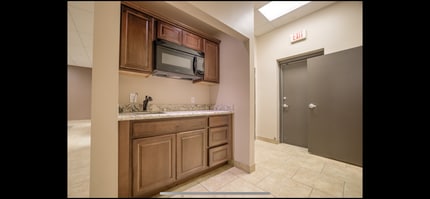 3233 E Chandler Blvd, Phoenix, AZ à louer Photo intérieure- Image 2 de 5