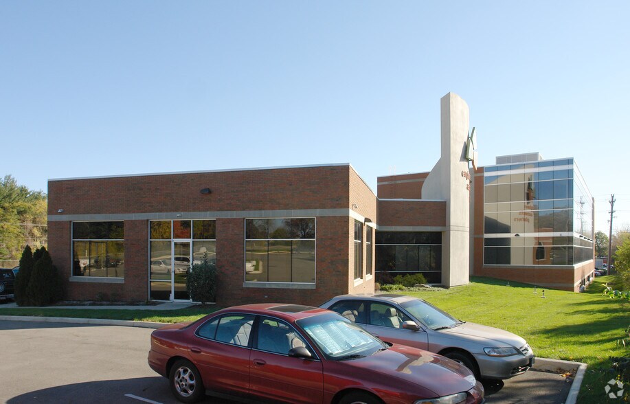 2221 Schrock Rd, Columbus, OH à louer - Photo du bâtiment - Image 2 de 6