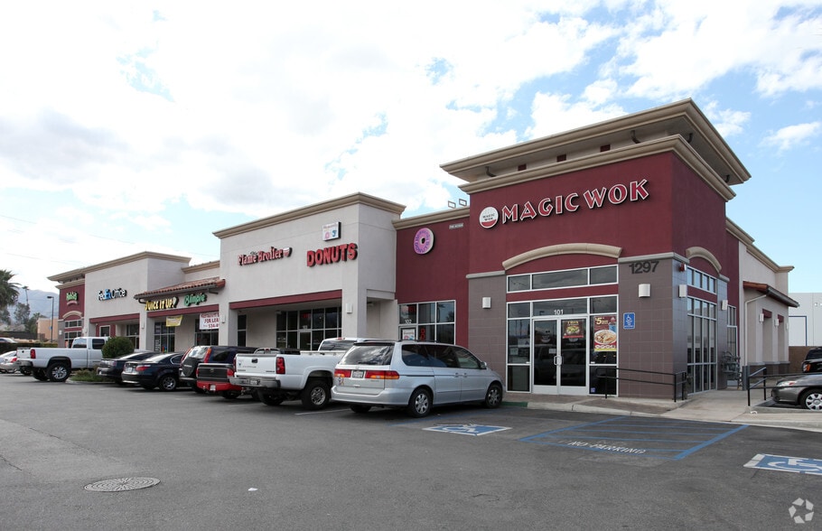 1297-1299 E Ontario Ave, Corona, CA for lease - Primary Photo - Image 3 of 5