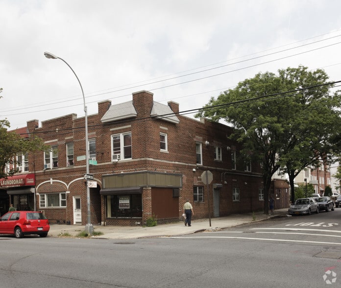 6743 Central Ave, Ridgewood, NY for lease - Primary Photo - Image 1 of 12