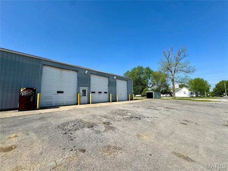 100 W Foreman St, Jonesburg, MO for sale - Building Photo - Image 2 of 13