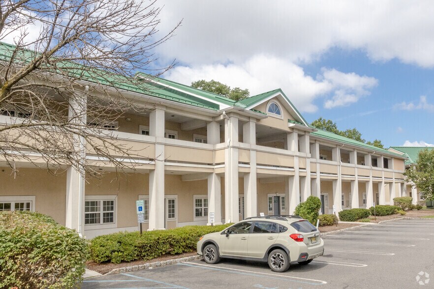 243 Bridge St, Metuchen, NJ à louer - Photo du bâtiment - Image 3 de 9