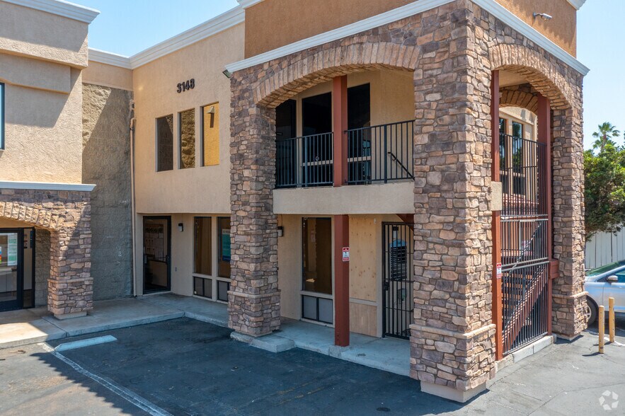 3166 Midway Dr, San Diego, CA à louer - Photo du bâtiment - Image 2 de 10