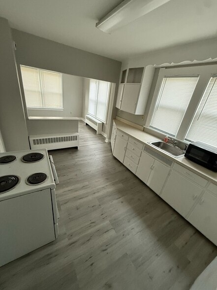 724 Watervliet Shaker Rd, Latham, NY à louer - Photo intérieure - Image 3 de 6