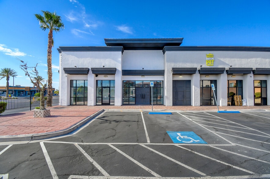 4255 S Durango Dr, Las Vegas, NV for lease - Building Photo - Image 3 of 16