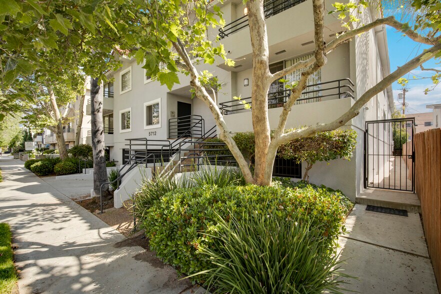 5712 Camellia Ave, North Hollywood, CA à vendre - Photo du bâtiment - Image 3 de 20