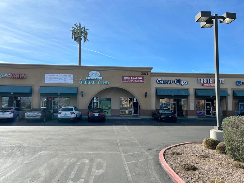 3073 W Craig Rd, North Las Vegas, NV à louer - Photo du bâtiment - Image 3 de 16