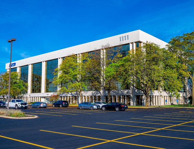 1111 E Touhy Ave, Des Plaines, IL à louer - Photo du bâtiment - Image 2 de 27