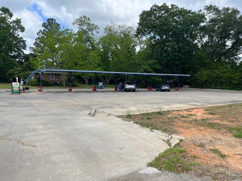 Investment / Redevelopment Opportunity portefeuille de 2 propriétés à vendre sur LoopNet.ca - Photo du bâtiment - Image 3 de 5