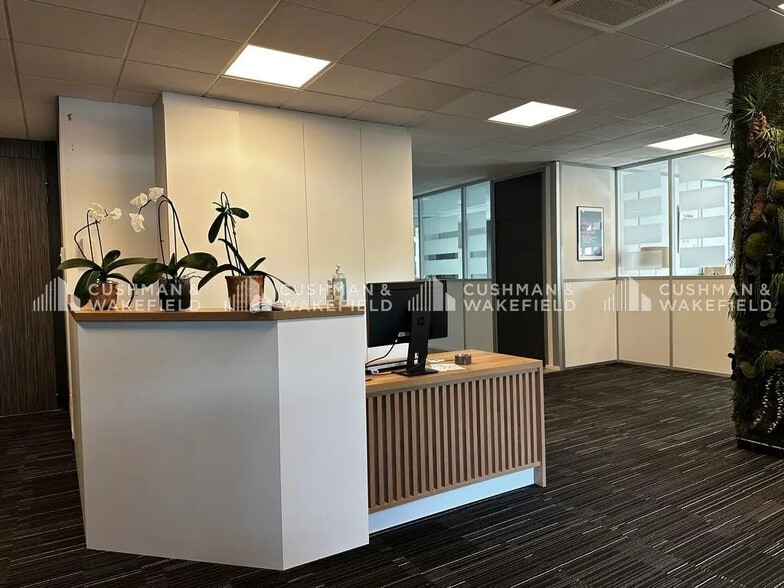 Office in Entzheim for lease - Interior Photo - Image 2 of 17