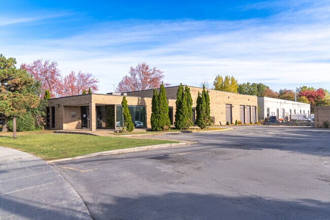 More details for 2205 Rue Guénette, Montréal, QC - Industrial for Lease