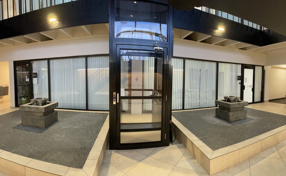 7301-7337 N Lincoln Ave, Lincolnwood, IL à louer - Hall d’entrée - Image 2 de 10