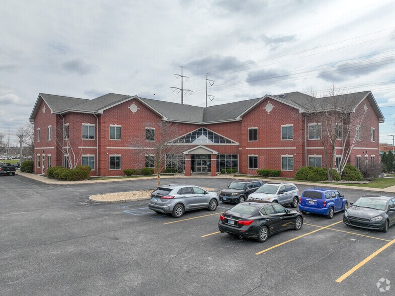 8840 Calumet Ave, Munster, IN à louer - Photo du bâtiment - Image 1 de 38