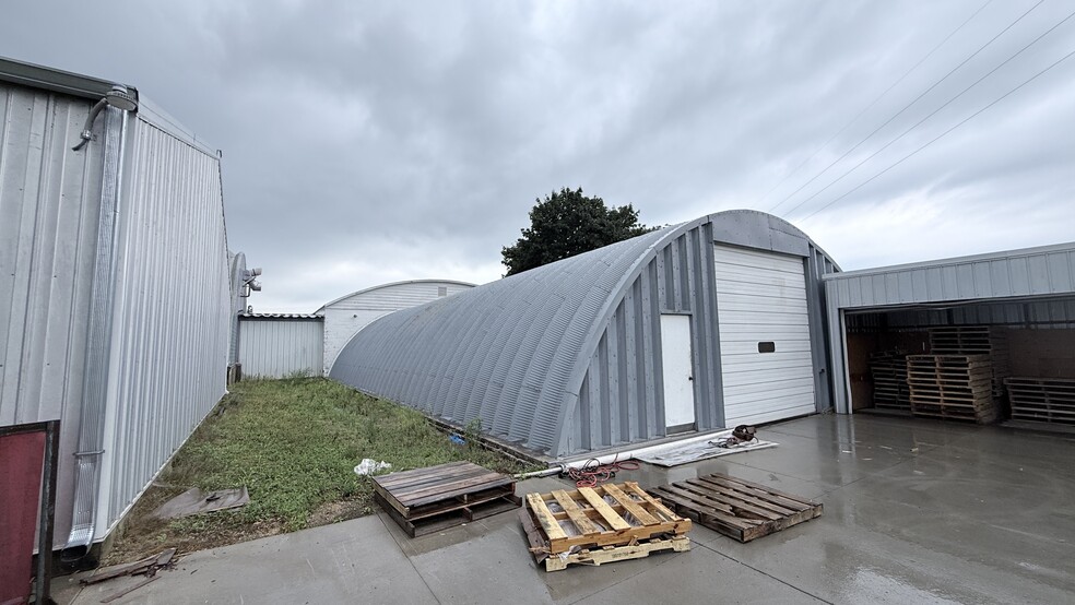 The Markesan-Akey Portfolio portfolio of 1 properties for sale on LoopNet.ca - Building Photo - Image 1 of 27