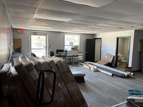 1000 E Industrial Park Dr, Manchester, NH à louer Photo intérieure- Image 2 de 9