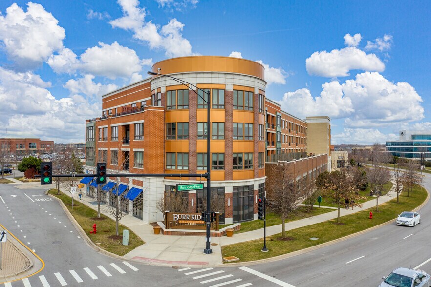 Burr Ridge Pky, Burr Ridge, IL à louer - Photo du bâtiment - Image 2 de 13