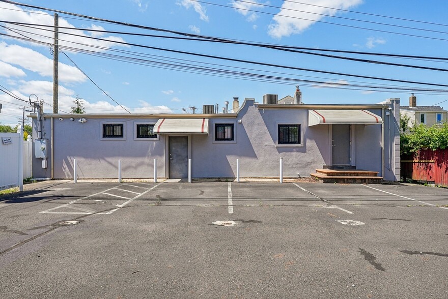 Green Lane and Green Lynne Dr portfolio of 2 properties for sale on LoopNet.ca - Building Photo - Image 3 of 68