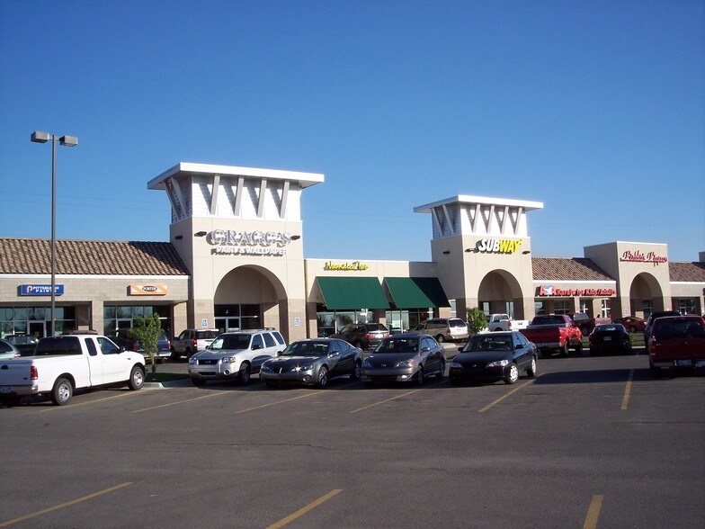 1520 Wakarusa Dr, Lawrence, KS à louer - Photo du bâtiment - Image 2 de 4