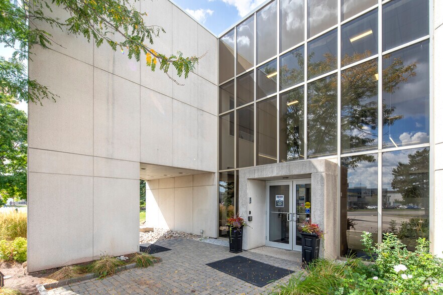 2580 Matheson Blvd E, Mississauga, ON à louer - Photo du bâtiment - Image 3 de 4
