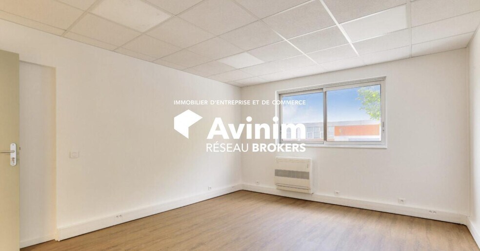 Industrial in SAINT-OUEN-L'AUMONE for lease - Interior Photo - Image 2 of 2