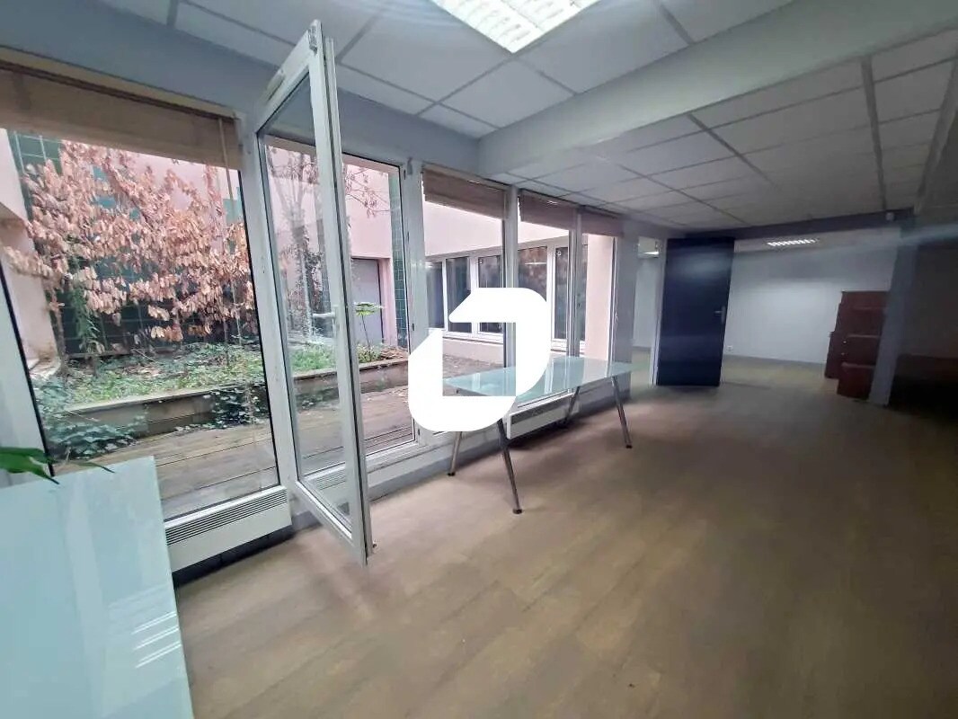 Bureau dans Le Kremlin-Bicêtre à louer Photo du bâtiment- Image 1 de 12