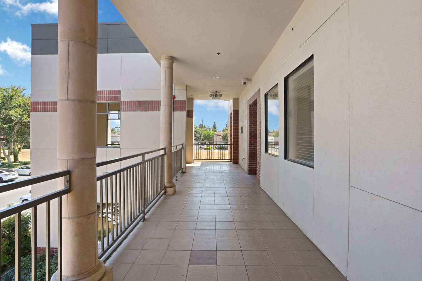 3133 W March Ln, Stockton, CA 95219 - Unité 2000 - - Photo intérieure - Image 2 of 29