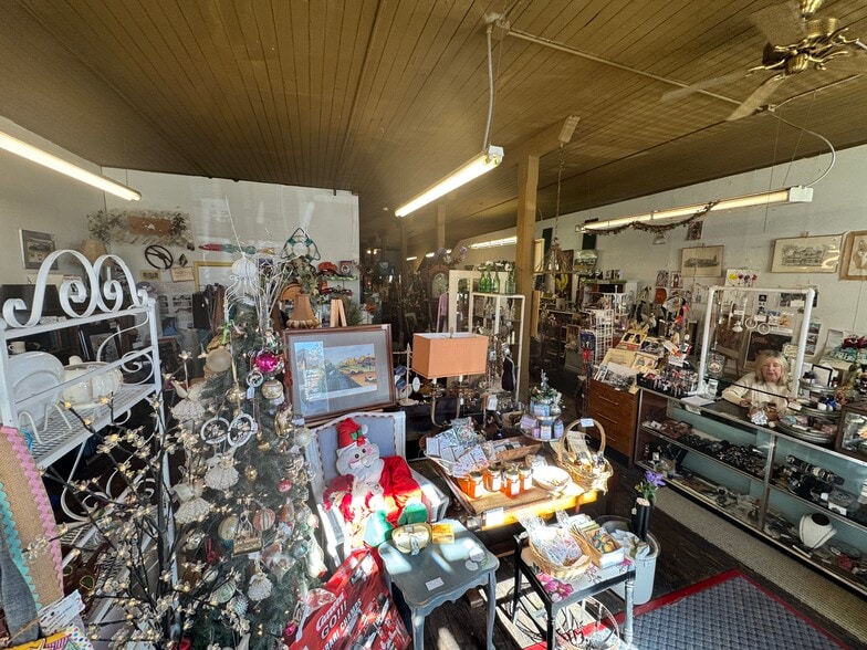 5504 Main St, Flowery Branch, GA for sale - Building Photo - Image 3 of 17