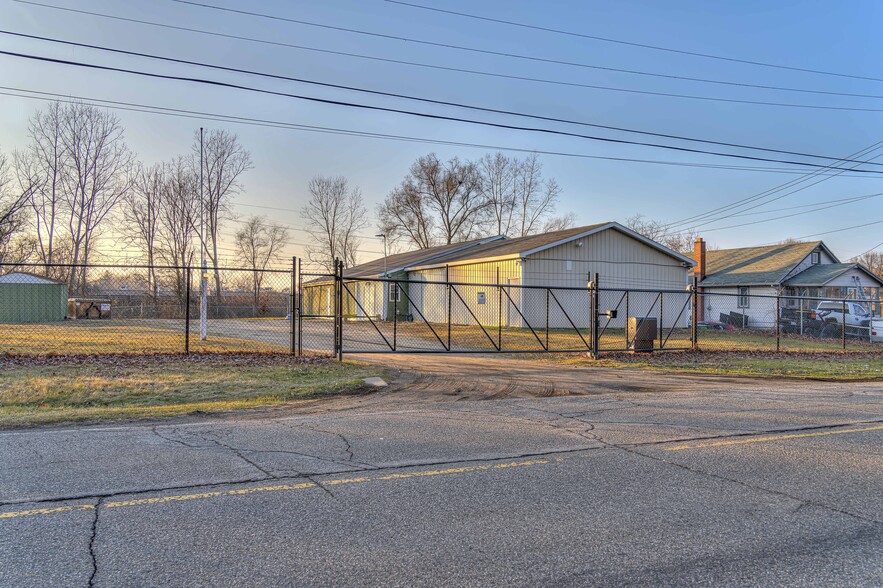 240 Watts Rd, Jackson, MI for sale - Building Photo - Image 2 of 16