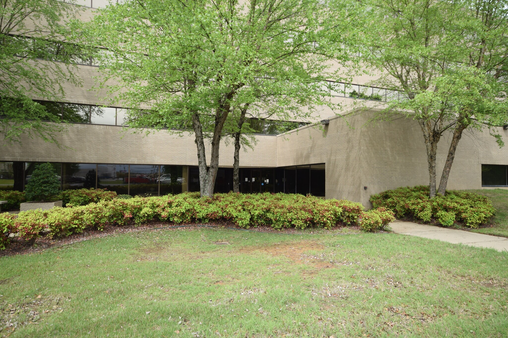 2402 Wildwood Ave, North Little Rock, AR à louer Photo principale- Image 1 de 14