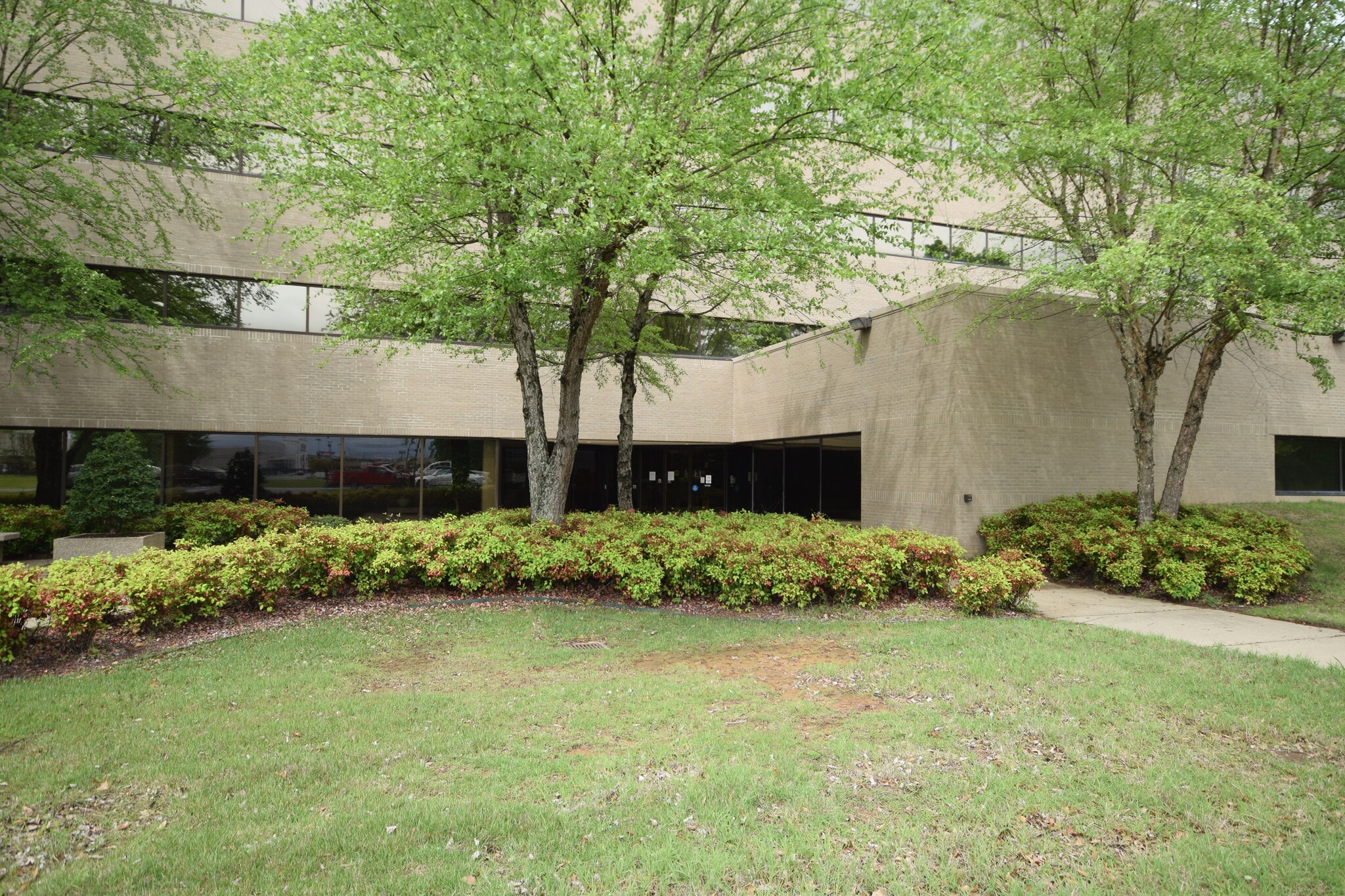 2402 Wildwood Ave, North Little Rock, AR for lease Primary Photo- Image 1 of 14