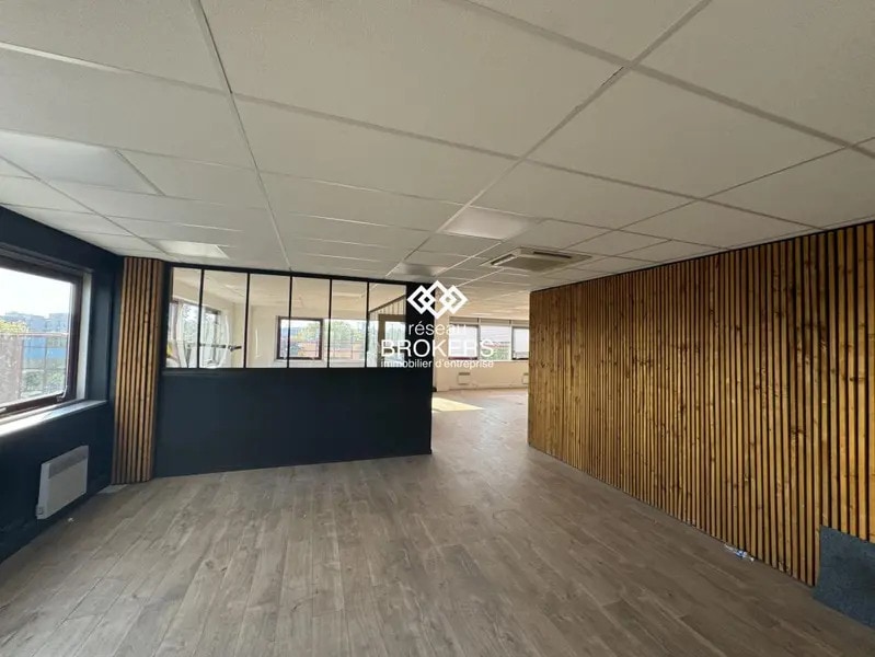 Office in Gennevilliers for lease Interior Photo- Image 1 of 4