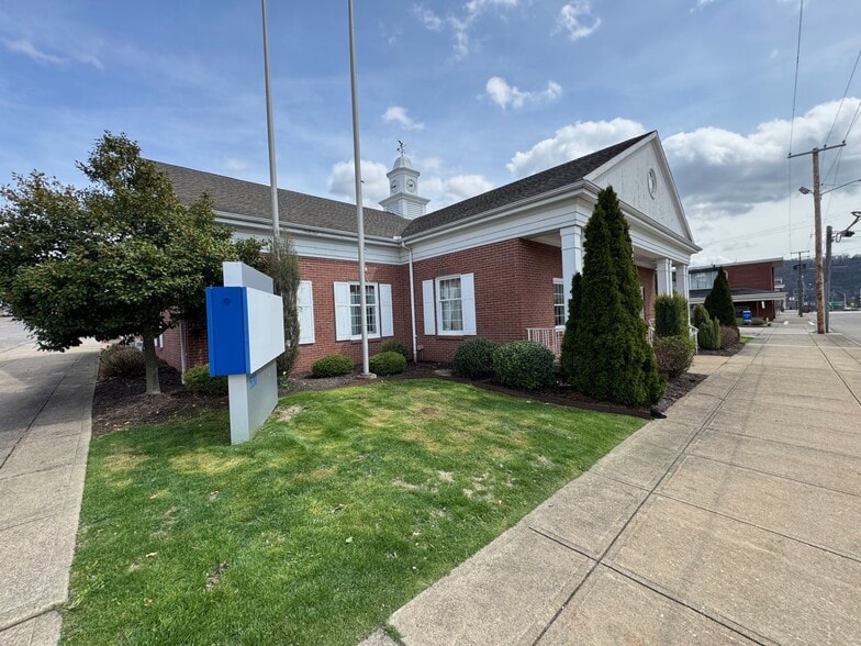 530 Broadway, East Liverpool, OH for sale - Building Photo - Image 3 of 25