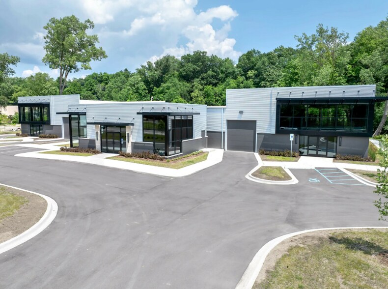 16350 Northville Rd, Plymouth, MI à vendre - Photo du bâtiment - Image 3 de 10