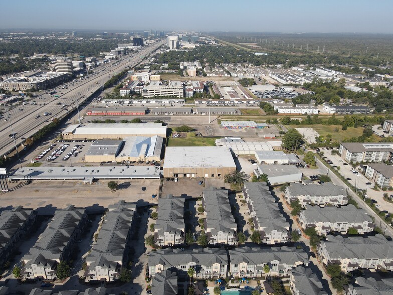 10910 Katy Fwy, Houston, TX for lease - Building Photo - Image 3 of 4