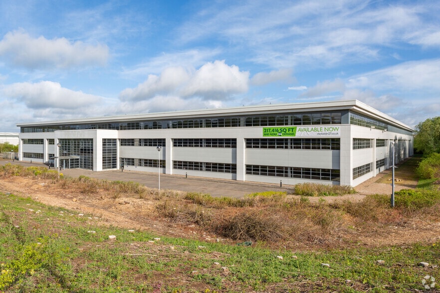 Willow Dr, Nottingham for sale - Building Photo - Image 2 of 6