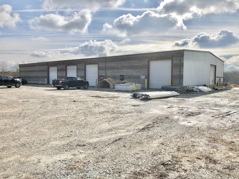 2060 US Highway 50 E, Bedford, IN for sale - Building Photo - Image 1 of 1