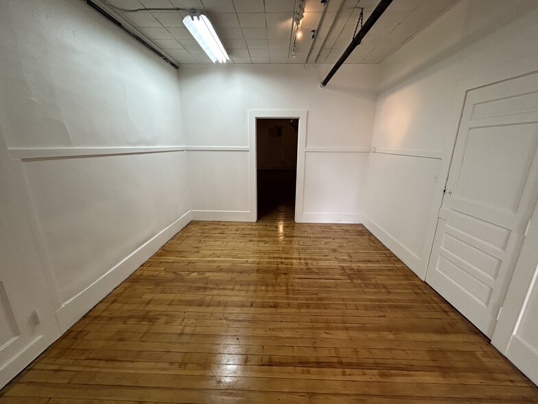 21 Elliot St, Brattleboro, VT for lease - Interior Photo - Image 2 of 4