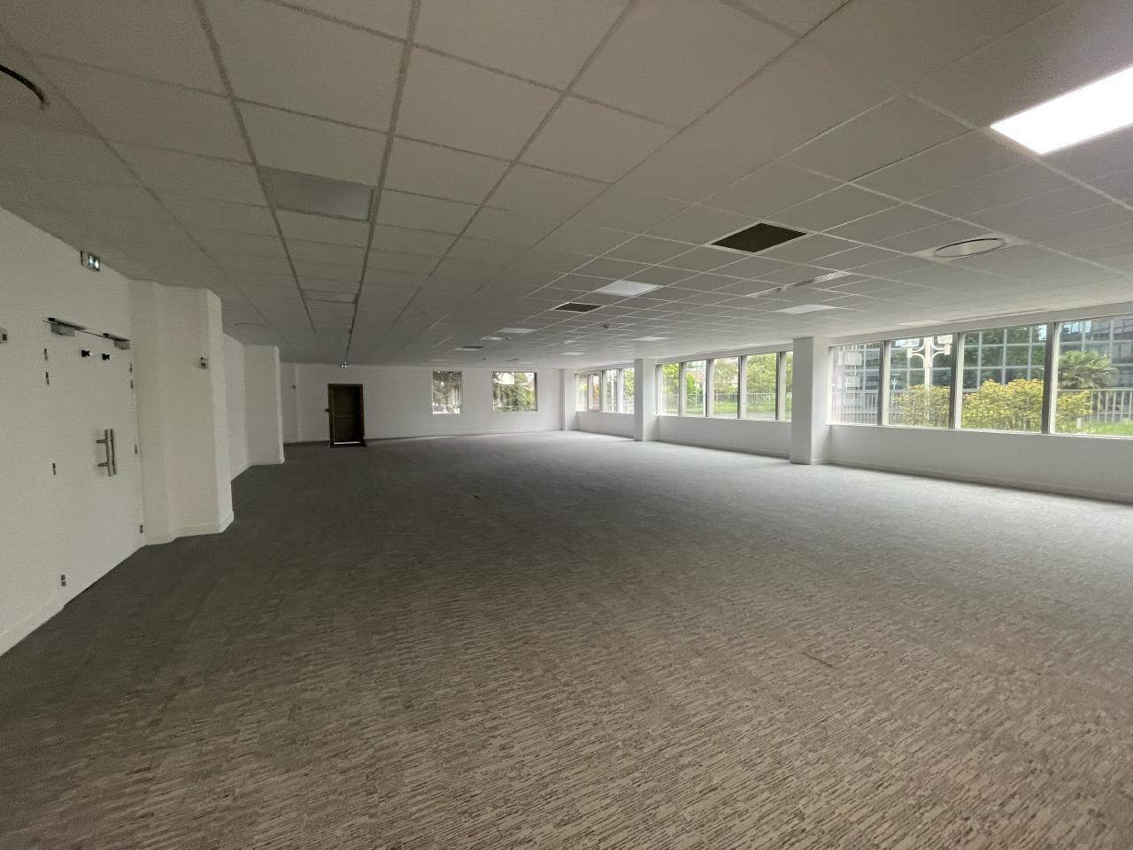 Office in Romainville for lease Interior Photo- Image 1 of 11