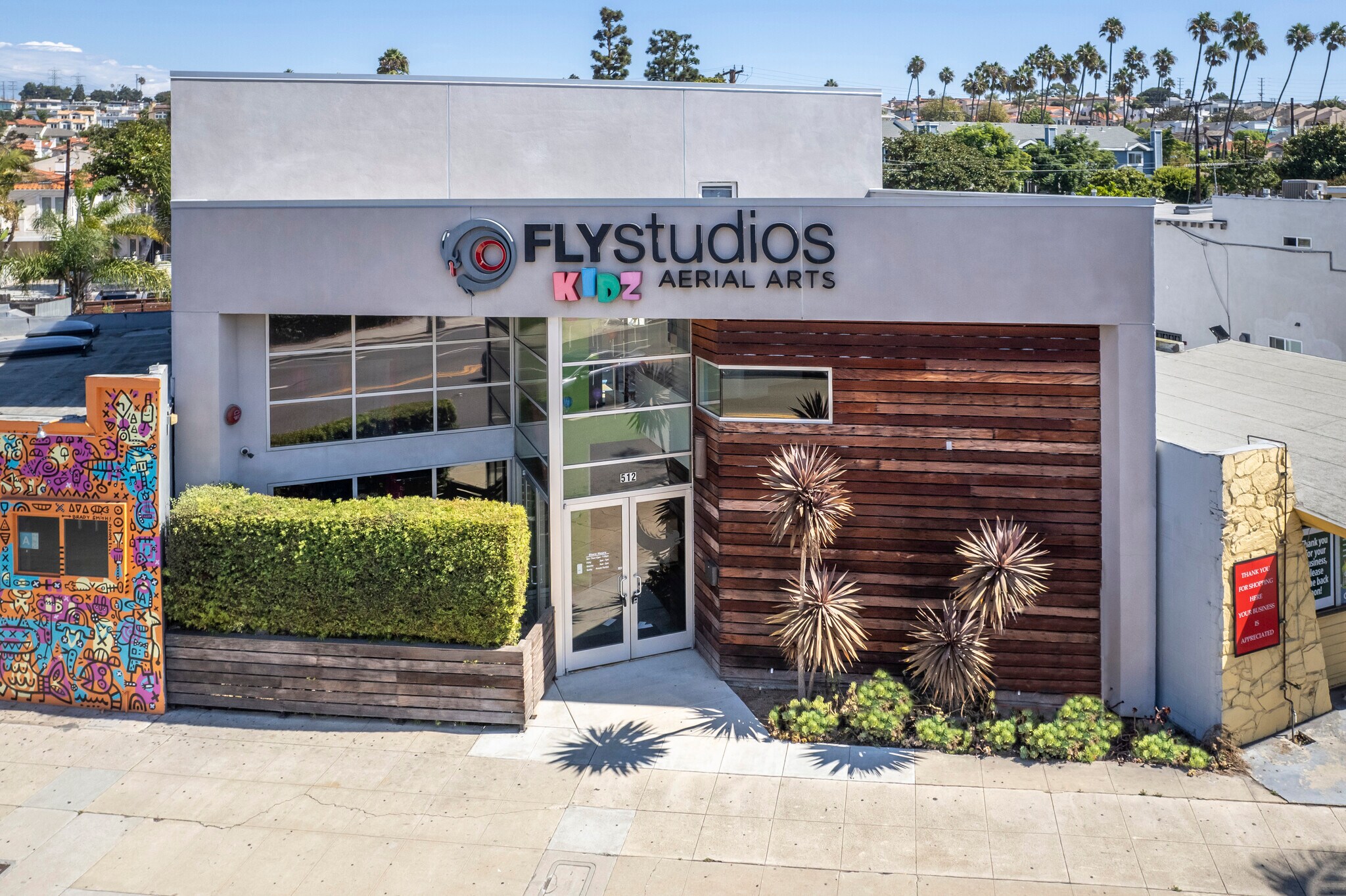 512 N Pacific Coast Hwy, Redondo Beach, CA à vendre Photo principale- Image 1 de 35