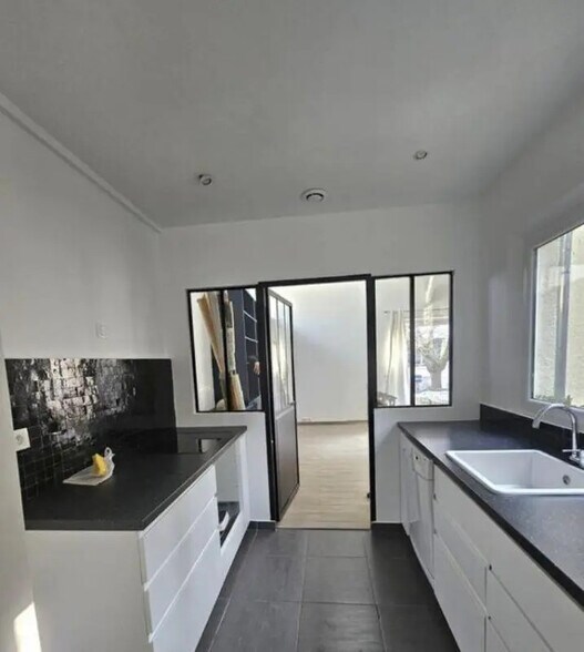 Bureau dans Montreuil à louer - Photo du bâtiment - Image 3 de 6