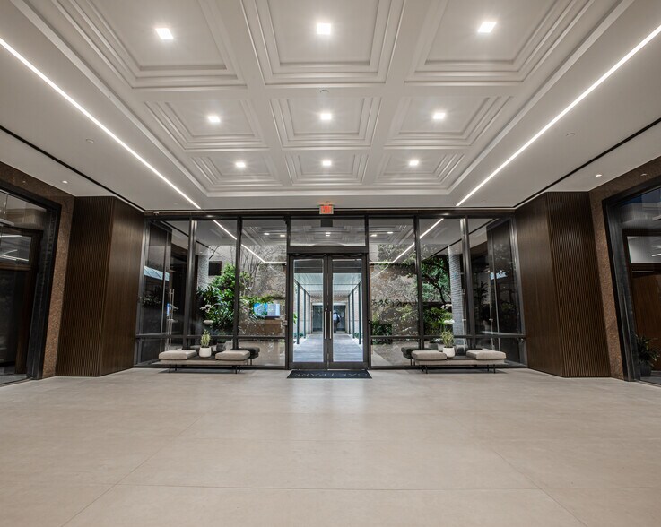 1020 NE Loop 410, San Antonio, TX à louer - Hall d’entrée - Image 2 de 22