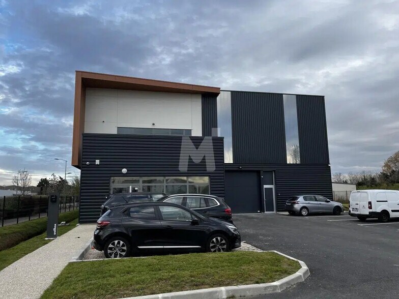 Local d'activités dans Bondoufle à vendre - Photo du bâtiment - Image 2 de 9