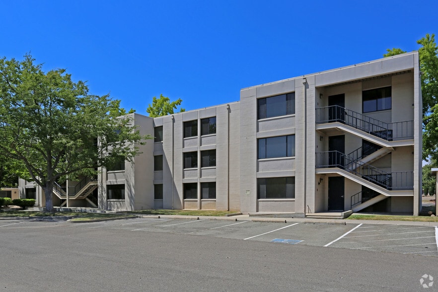 3201-3207 James Way, Mcclellan, CA for lease - Primary Photo - Image 1 of 3