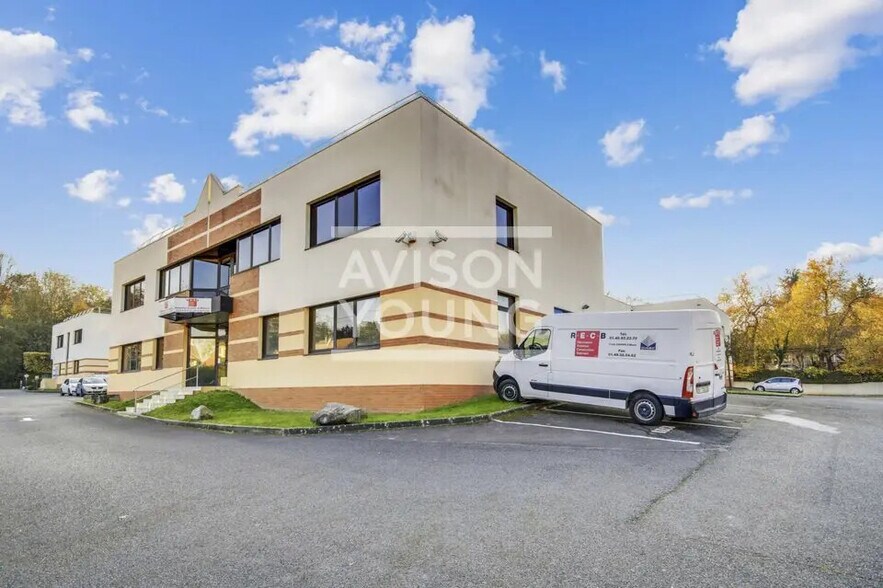 Flex dans Champs-sur-Marne à louer - Photo du bâtiment - Image 1 de 4